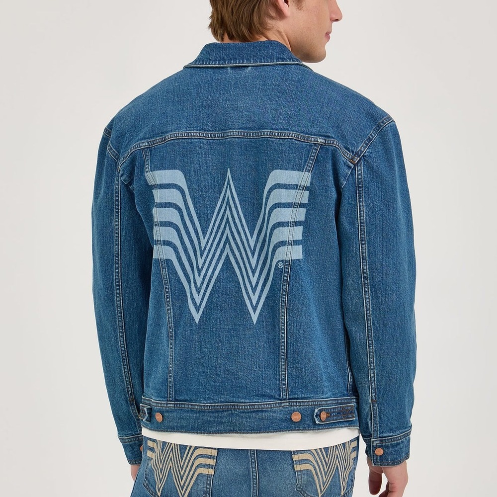 NWT Wrangler x Whataburger Men's Denim Trucker Jean Jacket Blue Logo Size Medium